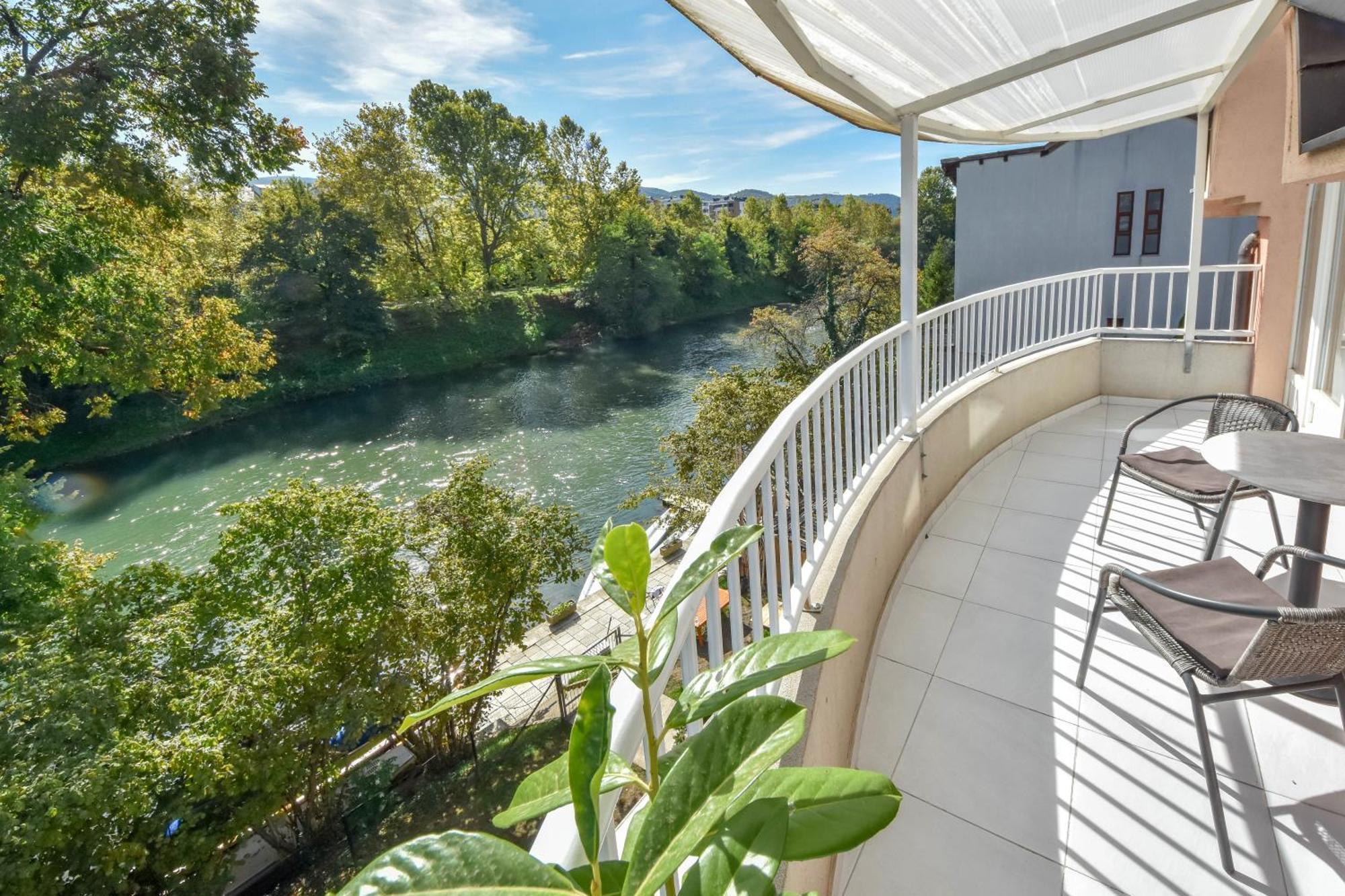 Apartment Riverfront Баня-Лука Экстерьер фото